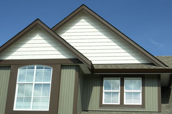 Vertical Vinyl Siding Repair in Mill Valley